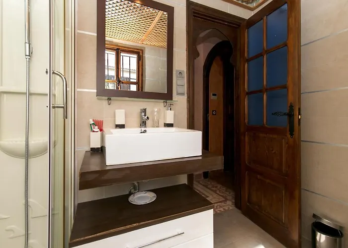 Charming Andalusian House - Free Parking Granada